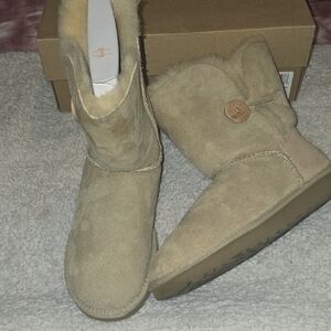 UGG Womens Bailey Button II Women's Boots